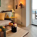 Apartamento Directly To Seafront Of Bassin 7 With Big Balcony And Free Parking *
