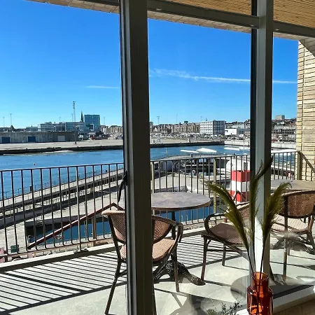 Directly To Seafront Of Bassin 7 With Big Balcony And Free Parking 아파트 *