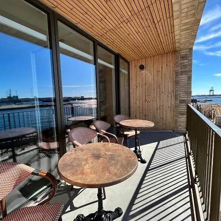 Apartment Directly To Seafront Of Bassin 7 With Big Balcony And Free Parking Aarhus